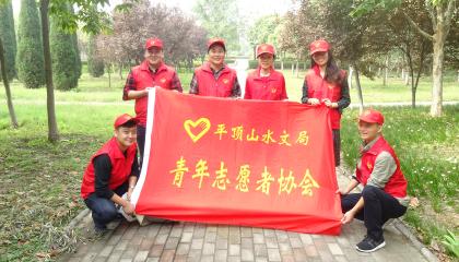 平顶山水文局青年志愿者协会举行举行学雷锋活动！